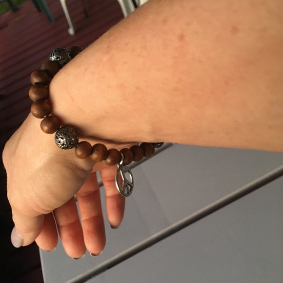 BoHo silver tone wooden Peace Sign bead bracelet - Picture 7 of 8